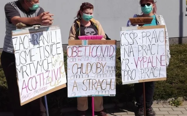 Pendleři na přechodu Folmava protestují proti povinné platbě za testy na koronavirus