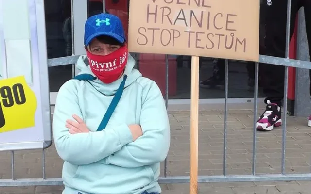 Pendleři na přechodu Folmava protestují proti povinné platbě za testy na koronavirus
