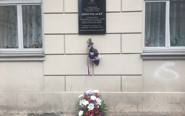 pietní akt v Husově ulici svobody se nesou v duchu pietních aktů. Ovšem bez veteránů a veřejnosti