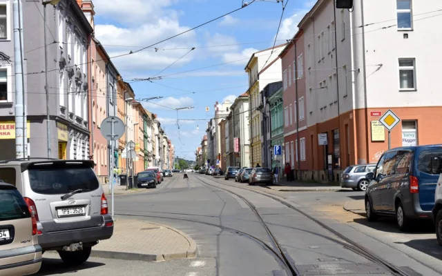 Rekonstrukcí projde tramvajová trať ve Sladkovského ulici, omezení dopravy se dotkne aut i tramvají