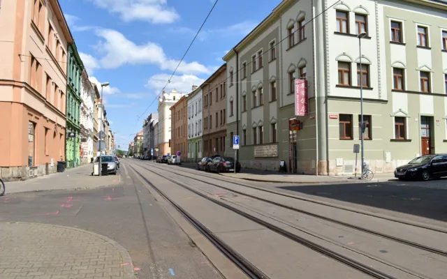 Rekonstrukcí projde tramvajová trať ve Sladkovského ulici, omezení dopravy se dotkne aut i tramvají