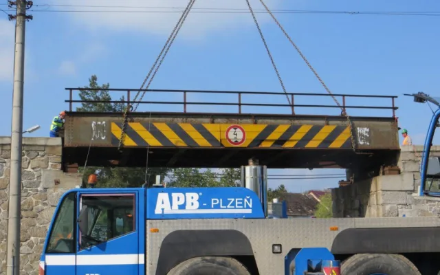Demontáž starého železničního mostu v Dentíně u Klatov