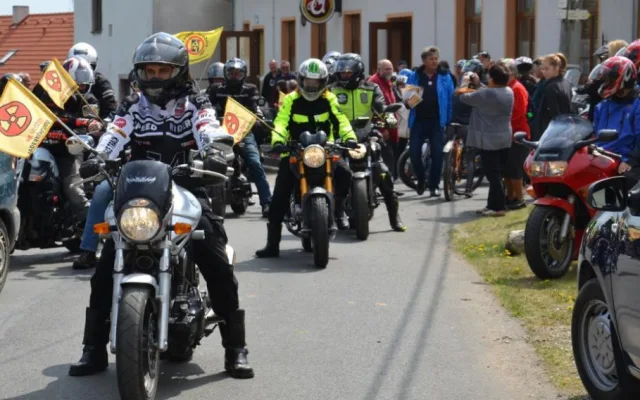 Proti zřízení úložiště vyhořelého jaderného paliva se na Horažďovicku konají každoročně protestní akce. Zúčastňují se jich lidé z obcí ze širokého okolí.