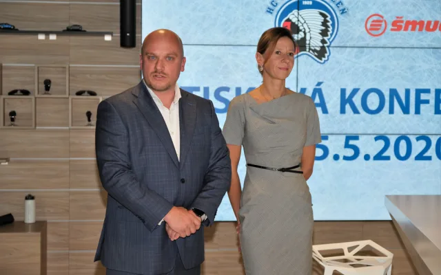 U podpisu nechyběla ani jednatelka Martina Šmuclerová a obchodní ředitel Miroslav Bláha