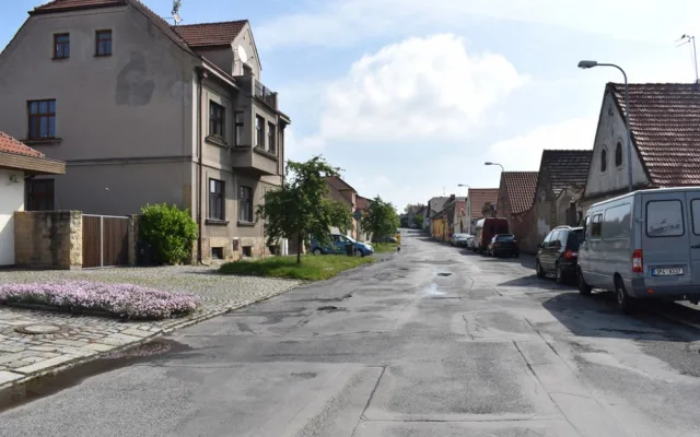 Ulice projde kompletní proměnou, přibudou nové chodníky nebo parkovací stání