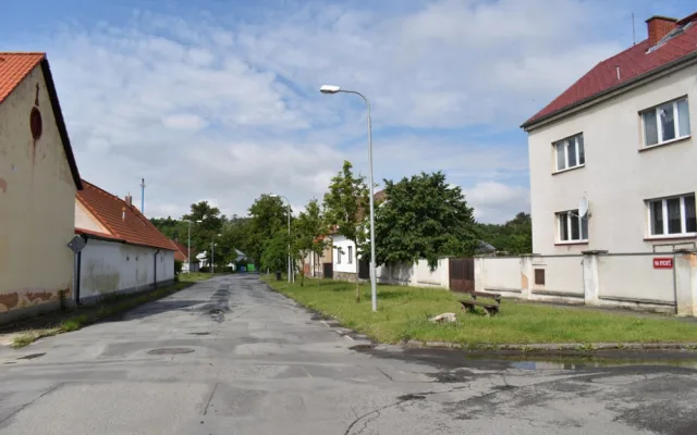 Ulice projde kompletní proměnou, přibudou nové chodníky nebo parkovací stání