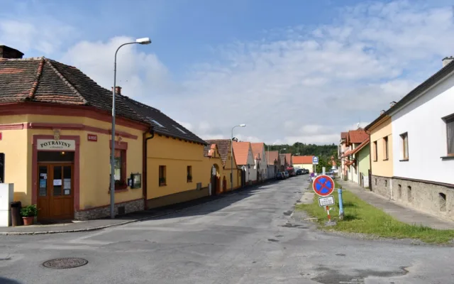 Ulice projde kompletní proměnou, přibudou nové chodníky nebo parkovací stání