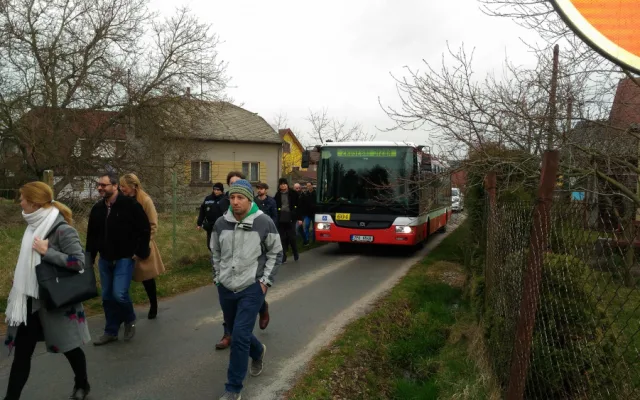 Loni v dubnu se testovala průjezdnost Výsluní různými typy autobusů