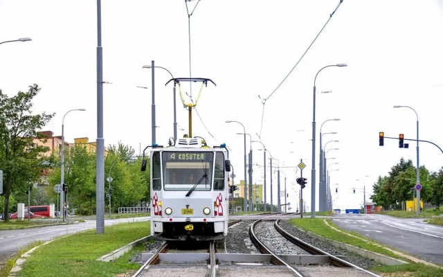 Po nejvytíženější tramvajové lince číslo 4 by měly v budoucnu jezdit největší tramvaje v zemi