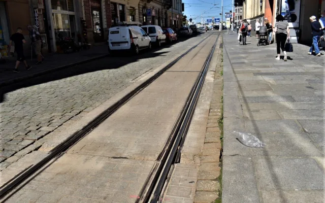 V Solní ulici je tramvajová trať ve velmi špatném stavu