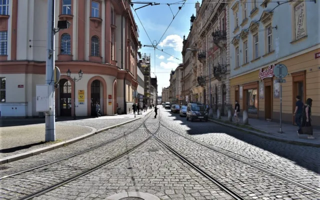 Bude to o nervy, Plzeň chystá na léto opravu tramvajových tratí v Solní i na Skvrňanské