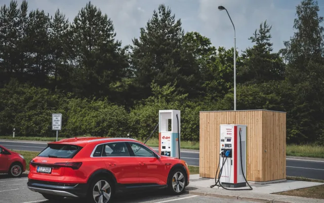 E.ON otevřel na Rozvadově ultrarychlou dobíječku, elektromobily nabije zelenou energií