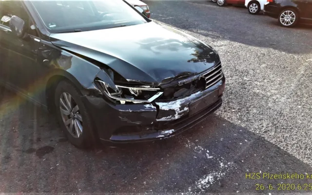 Při ranní nehodě dvou automobilů se zranili tři lidé