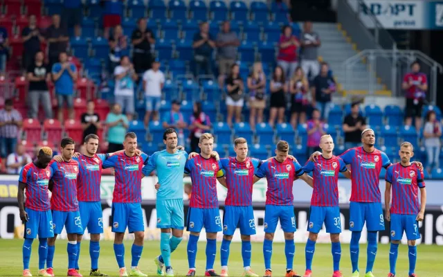 V duelu poznamenaném smutnou událostí porazila Viktorie pražskou Spartu 2:1