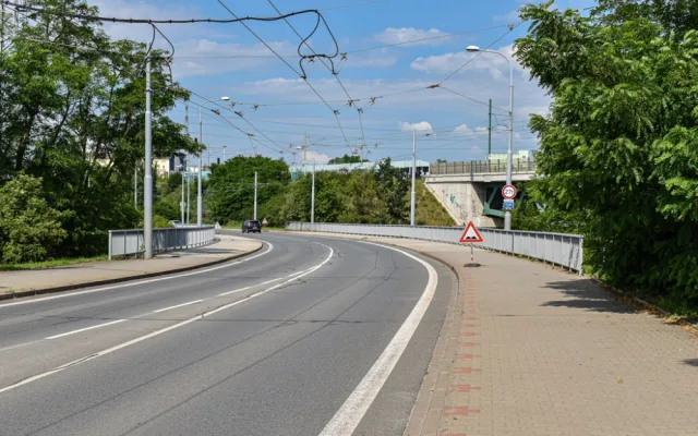 Další komplikace v plzeňské dopravě, pro auta se uzavře most v Těšínské na Doubravce