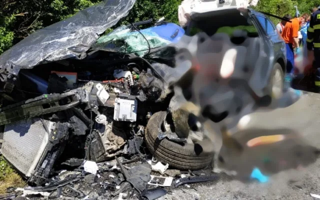 Čelní střet dvou osobáků si vyžádal jeden lidský život, dva muži utrpěli těžká zranění