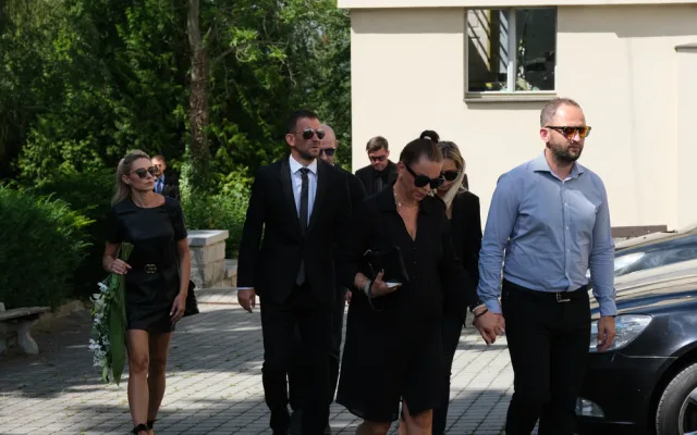 Plzeň se loučila s Mariánem Čišovským, fanoušci dojemně hladili jeho fotografii