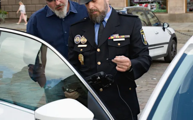 Nová páka na podvodníky, policejní vůz sám rozezná SPZ a pozná, zda není auto kradené