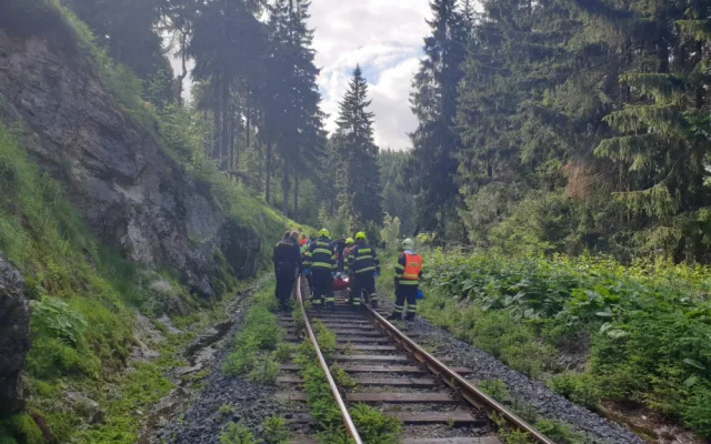 Mezi Perninkem a Novými Hamry se čelně srazily osobní vlaky, na místě dva mrtví a 20 zraněných