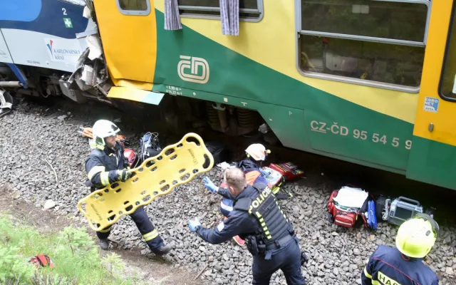FOTO: Na trať se po tragické srážce vlaků opět vrátil provoz