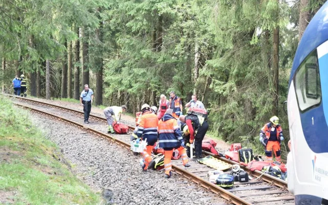 FOTO: Na trať se po tragické srážce vlaků opět vrátil provoz