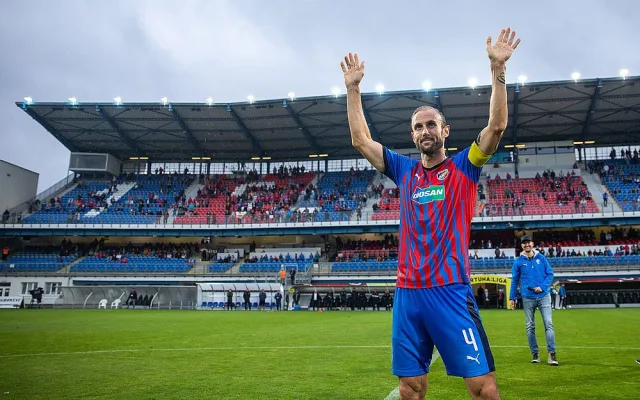 Rozloučení s legendou, kapitán Viktorie Roman Hubník zažil velké ovace