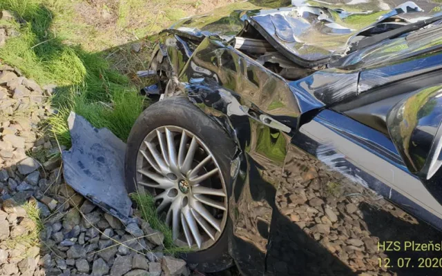 Motorista vjel s autem na nechráněném přejezdu přímo před vlak, střetu nešlo zabránit