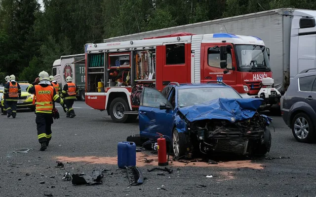 Nechvalně proslulá křižovatka u obce Seč má další oběť, srazily se tam dva osobáky