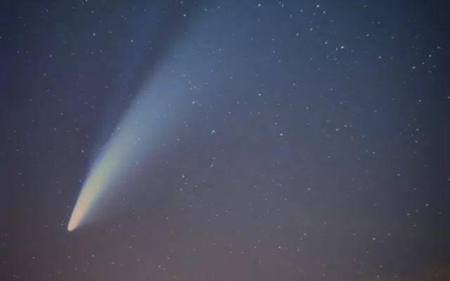 Kometa Neowise nad hradem Kašperk