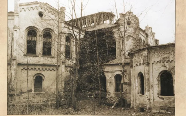 pustnoucí jízdárna v roce 1996