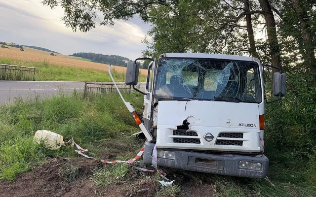 Tento vrak budí už delší dobu pozornost u silnice tři kilometry od Žinkov
