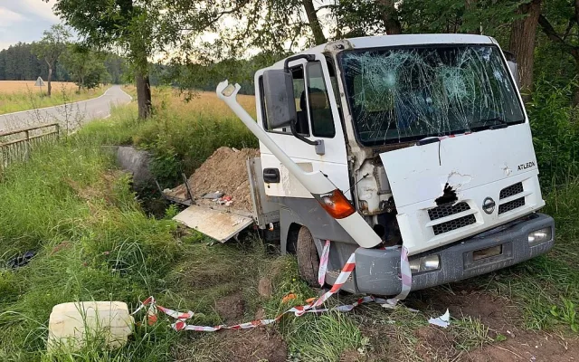 Tento vrak budí už delší dobu pozornost u silnice tři kilometry od Žinkov