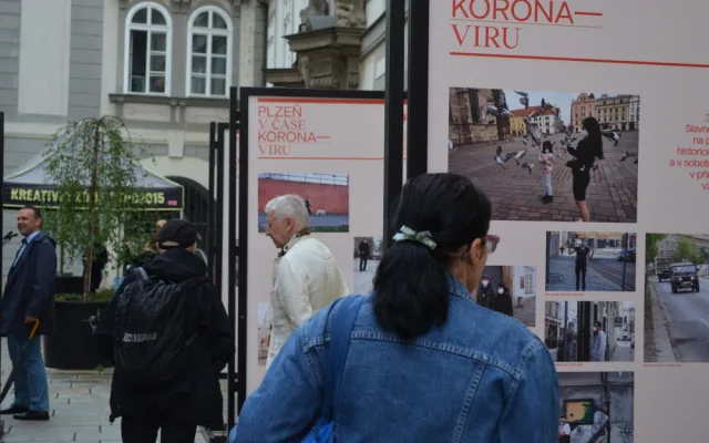 Unikátní fotografie zachytily, jak se žilo v Plzni v době koronavirové