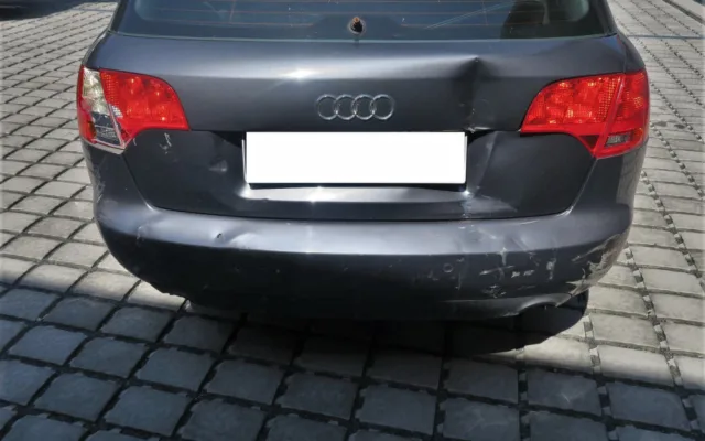 Auto vyvázlo z kolize s překážkami ještě docela dobře