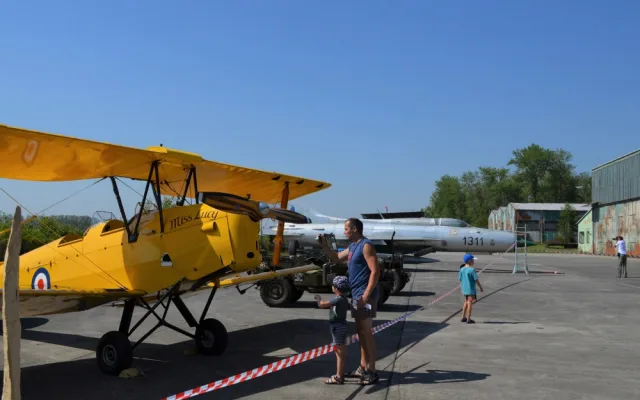 Hangár s historickými skvosty se otevřel veřejnosti, zítra čekejte na nebi Spitfire