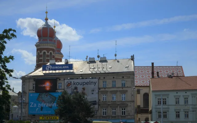 Přijde vám Plzeň přeplácaná reklamou? Město chce řešit, jak s tímto nešvarem zatočit