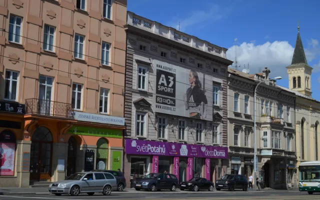 Přijde vám Plzeň přeplácaná reklamou? Město chce řešit, jak s tímto nešvarem zatočit