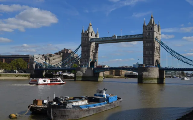 Češi cestující do Británie budou muset od sobotního rána nastoupit do dvoutýdenní karantény