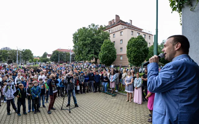 S žáky 21. ZŠ přišel školní rok zahájit primátor Plzně Martin Baxa
