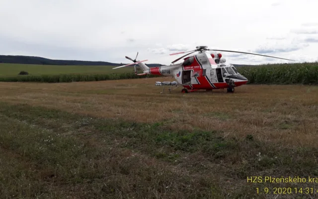 Na místo přiletěl i vrtulník letecké záchranné služby