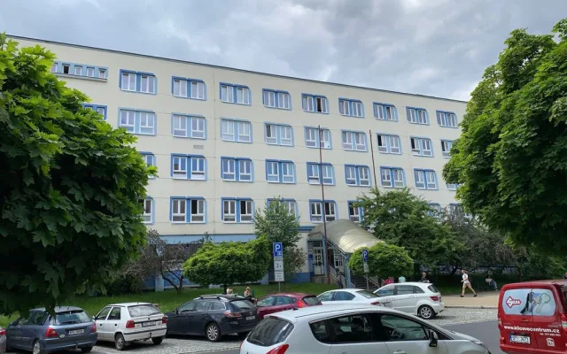 Vítěz výběrového řízení nabídl za prodej Polikliniky Slovany rekordních 125 milionů