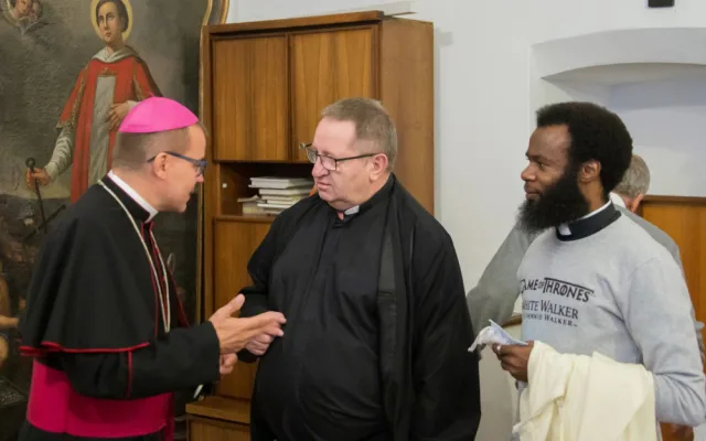P. Emanuel Onuma s biskupem Tomášem Holubem