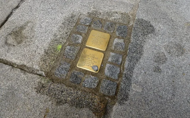 Kameny zmizelých připomínají 24 obětí holocaustu