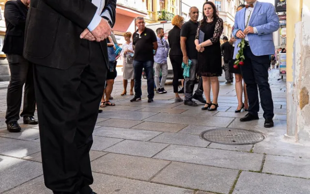 Kameny zmizelých připomínají 24 obětí holocaustu