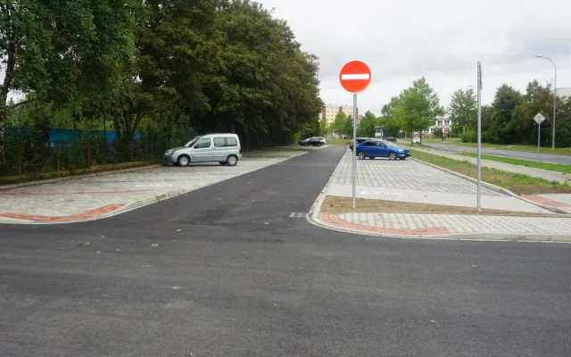 Podařilo se! V ulici U Borského parku je nové parkoviště, které vsakuje dešťovou vodu