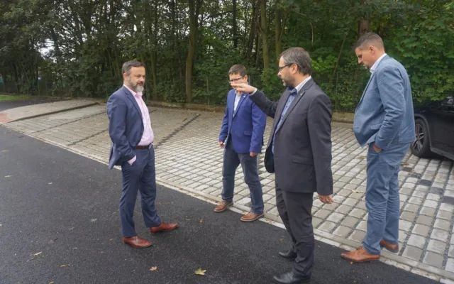 Vedení centrálního obvodu při prohlídce parkoviště