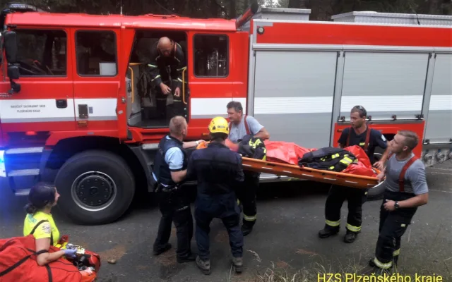 Německá turistka se poblíž Ostrého na Šumavě zřítila ze skály, zasahují čeští záchranáři
