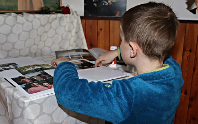 V Újezdu u Svatého Kříže otevřeli vzpomínkovou místnost Karla Gotta