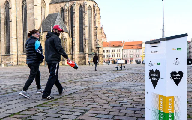 Projekt #spoluproplzen je v druhé půlce, lidé mohou vhazovat vyplněné karty do schránky