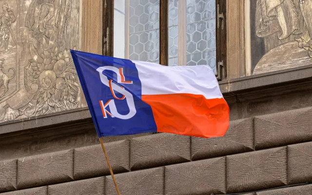 Vzpomínáme na statečné členy Sokola, magistrát vyvěsil na jejich počest sokolskou vlajku